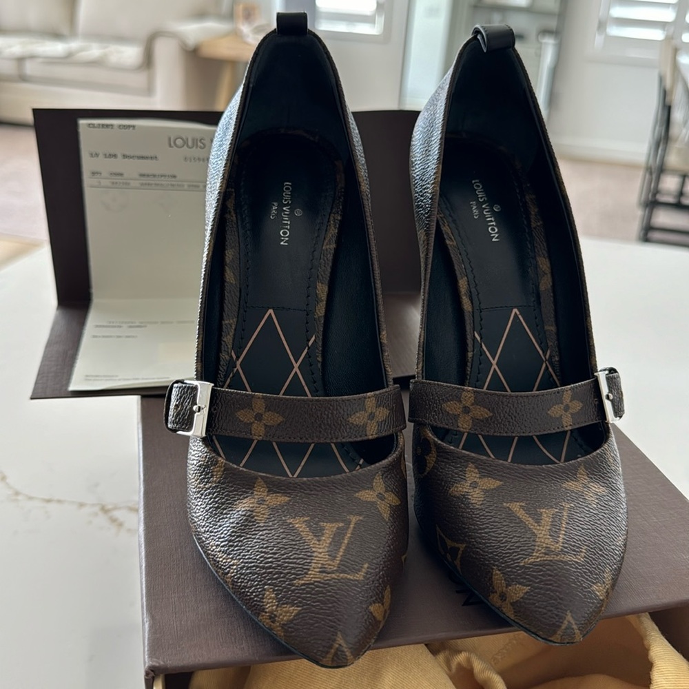 Louis Vuitton pumps star power 100 percent authentic size 36